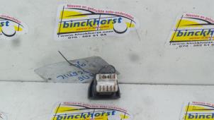 Usados Interruptor de luz de pánico Renault Megane Scénic (JA) 1.6 RT Precio € 10,50 Norma de margen ofrecido por Binckhorst BV