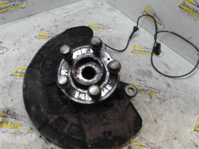 Spindel, höger fram från en Volvo XC90 I 2.4 D5 20V 2005