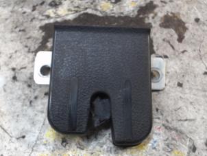 Used Tailgate lock mechanism Volkswagen Polo IV (9N1/2/3) 1.4 16V 75 Price € 15,75 Margin scheme offered by Binckhorst BV