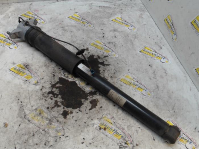 Rear shock absorber, left from a Mercedes-AMG CLA AMG (118.3) 2.0 CLA-35 AMG Turbo 16V 4-Matic 2020