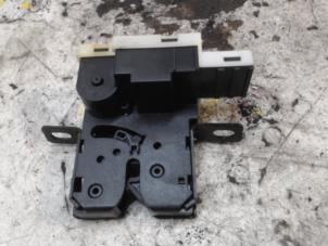 Used Tailgate lock mechanism Renault Laguna II Grandtour (KG) 1.8 16V Price € 26,25 Margin scheme offered by Binckhorst BV