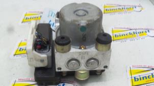 Bloc ABS d'un Mitsubishi Outlander (CU) 2.0 16V 4x4 2005