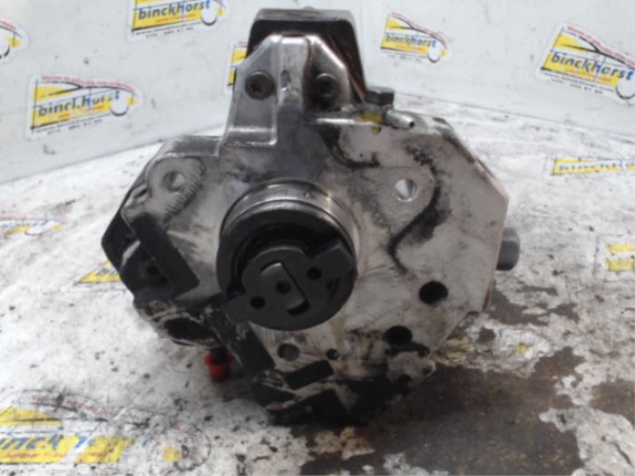 Dieselpump från en Volvo XC90 I 2.4 D5 20V 2005