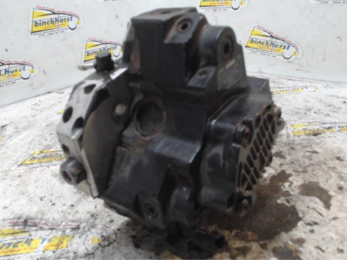 Dieselpump från en Volvo XC90 I 2.4 D5 20V 2005