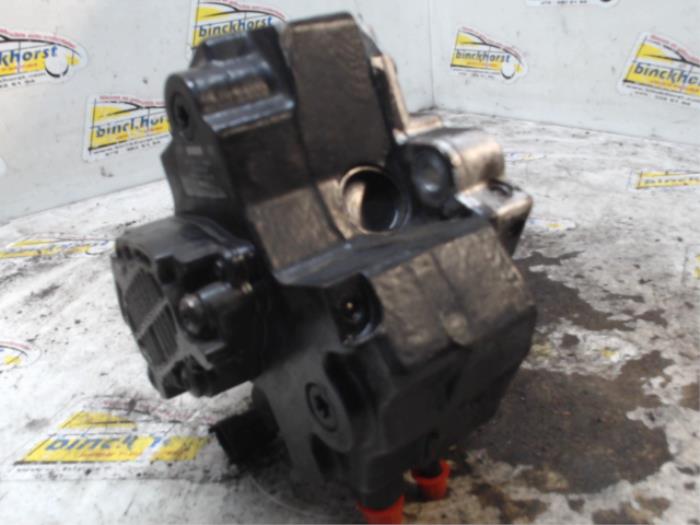 Dieselpump från en Volvo XC90 I 2.4 D5 20V 2005