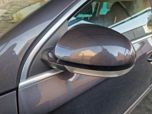 Used Wing mirror, left Volkswagen Passat Variant (3C5) 1.9 TDI Price € 42,00 Margin scheme offered by Binckhorst BV