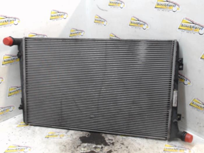 Used Radiator Volkswagen Passat Variant (3C5) 1.9 TDI Price € 31,50 Margin scheme offered by Binckhorst BV