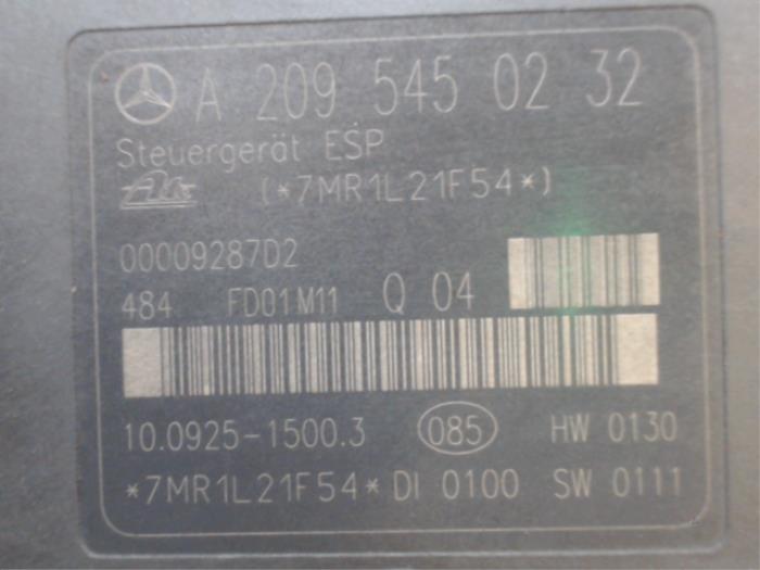 ABS Pumpe van een Mercedes-Benz C (W203) 2.2 C-200 CDI 16V 2002