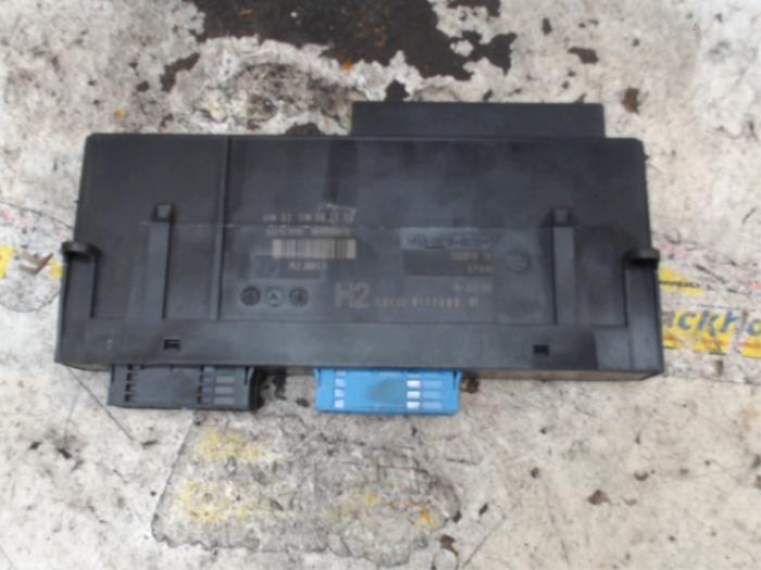 Używane Modul Comfort BMW 1 serie (E87/87N) 118i 16V Cena € 36,75 Procedura marży oferowane przez Binckhorst BV