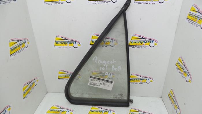Usados Ventanilla triangular derecha detrás Peugeot 106 I 1.1 i XN,XR,XT Precio € 26,25 Norma de margen ofrecido por Binckhorst BV