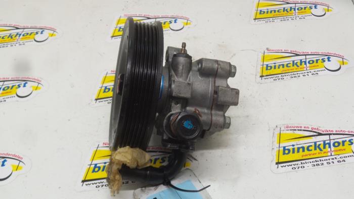 Usagé Pompe de direction Kia Carens III (FG) 2.0i CVVT 16V Prix € 105,00 Règlement à la marge proposé par Binckhorst BV