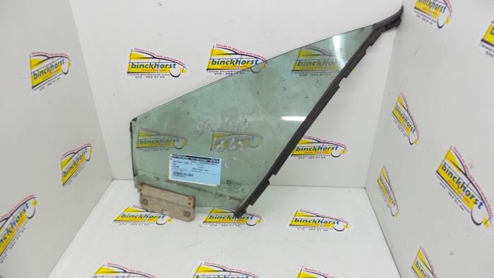 Usados Ventanilla triangular izquierda delante Opel Calibra 2.0i 16V Precio € 31,50 Norma de margen ofrecido por Binckhorst BV