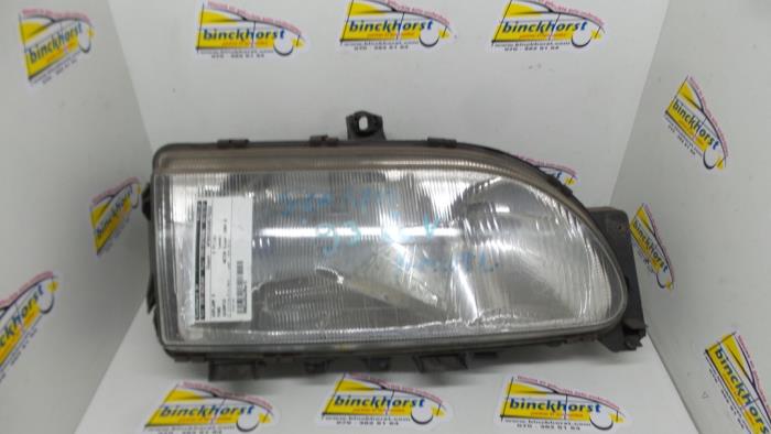 Używane Reflektor prawy Ford Scorpio I (GNM) 2.9 CLXi,GLXi Cena € 31,50 Procedura marży oferowane przez Binckhorst BV