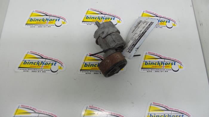 Usados Rodillo tensor correa múltiple Kia Carens III (FG) 2.0i CVVT 16V Precio € 26,25 Norma de margen ofrecido por Binckhorst BV