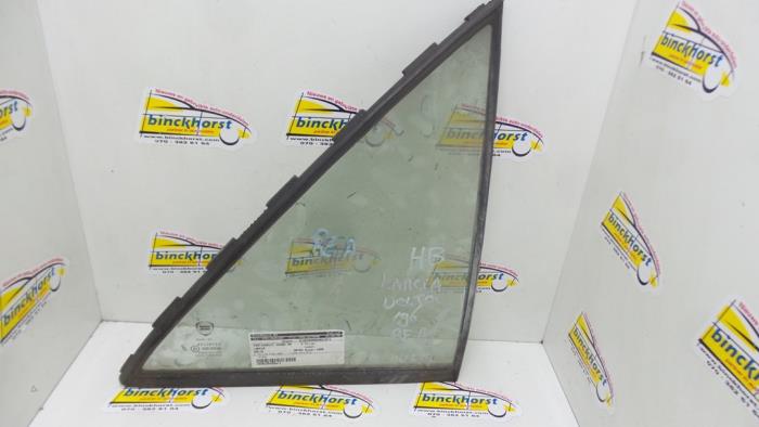 Usados Ventanilla triangular derecha detrás Lancia Delta (836) 1.9 TDS Turbo Diesel Precio € 26,25 Norma de margen ofrecido por Binckhorst BV