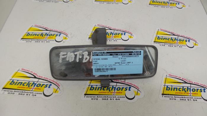Używane Lusterko wewnetrzne Fiat Bravo (182A) 1.4 S,SX 12V Cena € 15,75 Procedura marży oferowane przez Binckhorst BV