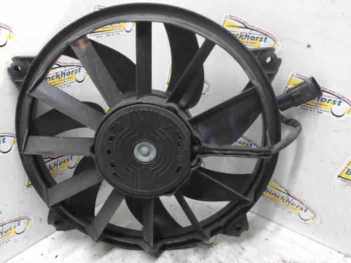Cooling fans from a Citroën C4 Picasso (UD/UE/UF) 1.6 16V VTi 120 2011