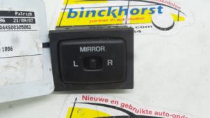 Usados Interruptor de retrovisor Suzuki Swift (SF310/413) 1.0i Precio € 10,50 Norma de margen ofrecido por Binckhorst BV