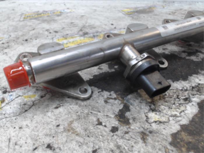 Fuel injector nozzle from a Mercedes-Benz A (W176) 1.6 A-180 16V 2014
