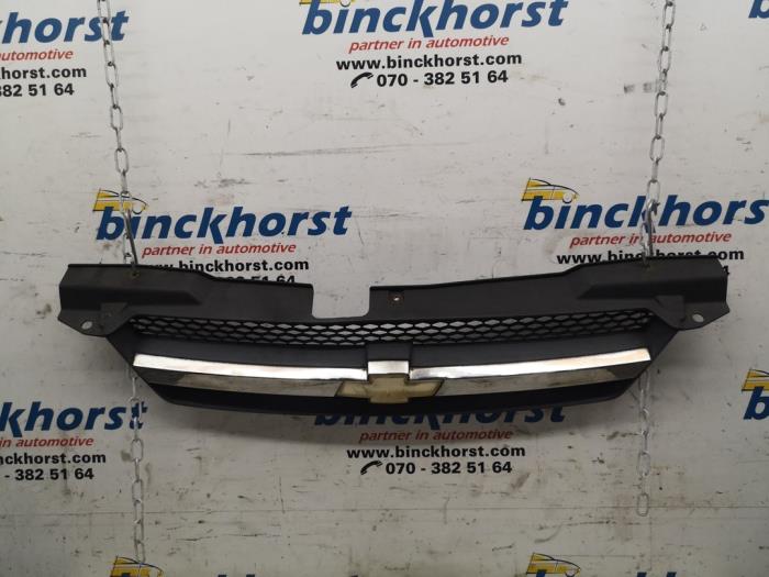 Używane Grill Chevrolet Kalos (SF69) 1.4 Cena € 26,25 Procedura marży oferowane przez Binckhorst BV