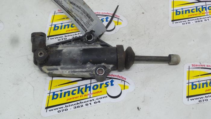 Clutch slave cylinder from a Fiat Idea (350AX) 1.4 16V 2006