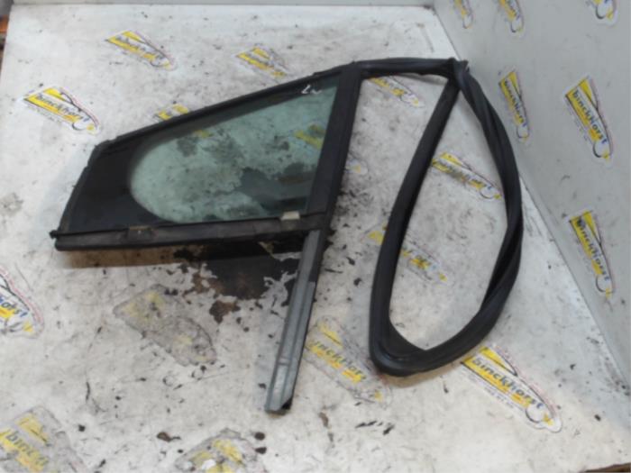 Usados Ventanilla triangular izquierda delante Peugeot 308 (4A/C) 1.6 VTI 16V Precio € 42,00 Norma de margen ofrecido por Binckhorst BV