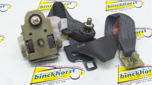 Usagé Ceinture de sécurité arrière droite Mazda 323 F (BG14) 1.8i 16V Prix € 26,25 Règlement à la marge proposé par Binckhorst BV