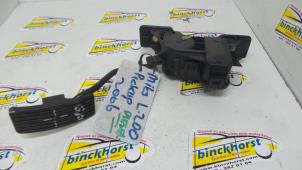 Used Accelerator pedal Mitsubishi L-200 2.5 DI-D 4x4 Price € 131,25 Margin scheme offered by Binckhorst BV