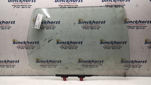 Używane Szyba drzwi prawych tylnych wersja 4-drzwiowa Mitsubishi Outlander Cena € 42,00 Procedura marży oferowane przez Binckhorst BV