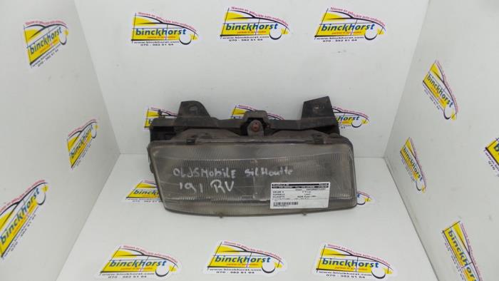 Używane Reflektor prawy Oldsmobile Silhouette 3.1 V6 Cena € 52,50 Procedura marży oferowane przez Binckhorst BV