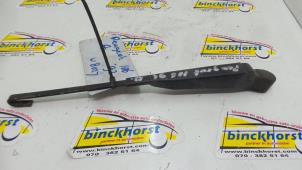 Usagé Bras essuie-glace arrière Peugeot 106 I 1.1 i XN,XR,XT Prix € 15,75 Règlement à la marge proposé par Binckhorst BV