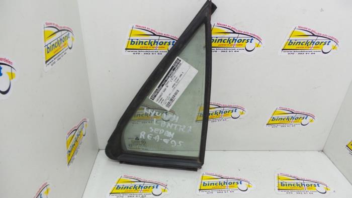 Usados Ventanilla triangular derecha detrás Hyundai Lantra/Elantra II 1.5i GL,GLS 8V Precio € 26,25 Norma de margen ofrecido por Binckhorst BV