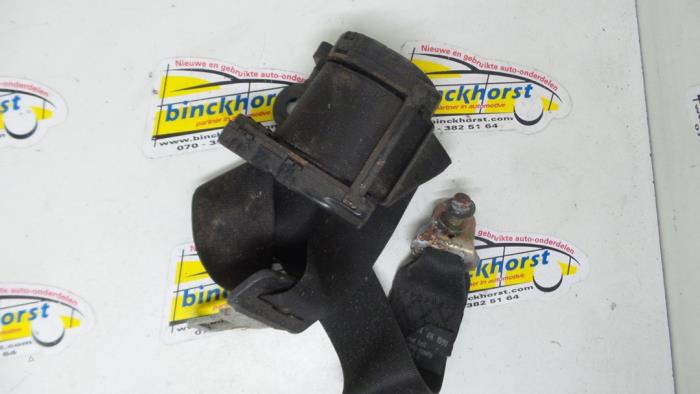Rear seatbelt, right from a BMW 3 serie (E36/4) 316i 1991