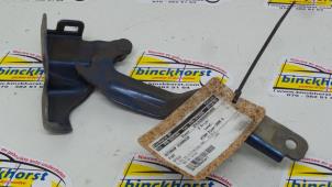 Used Bonnet Hinge Fiat Stilo (192A/B) 1.4 16V Price € 10,50 Margin scheme offered by Binckhorst BV