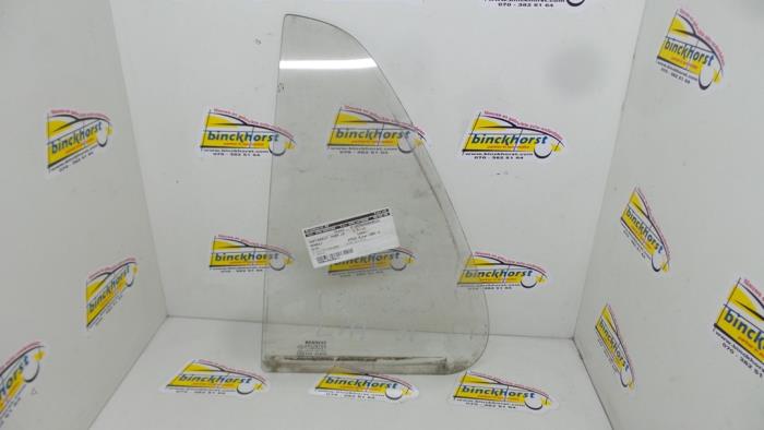 Usados Ventanilla triangular izquierda detrás Renault Clio (B/C57/357/557/577) 1.4i RN,RT Kat. Precio € 26,25 Norma de margen ofrecido por Binckhorst BV