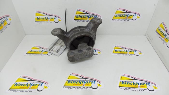 Used Engine mount Opel Astra G (F08/48) 1.6 Price € 15,75 Margin scheme offered by Binckhorst BV