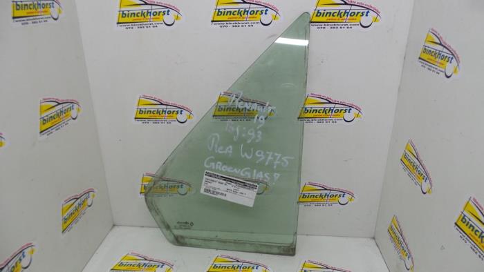 Usados Ventanilla triangular derecha detrás Renault 19 Phase II/III (B/C53) 1.7i Precio € 31,50 Norma de margen ofrecido por Binckhorst BV