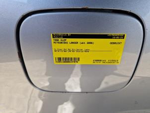 Usados Tapa de depósito Mitsubishi Lancer Wagon (CS) 2.0 16V Precio € 21,00 Norma de margen ofrecido por Binckhorst BV