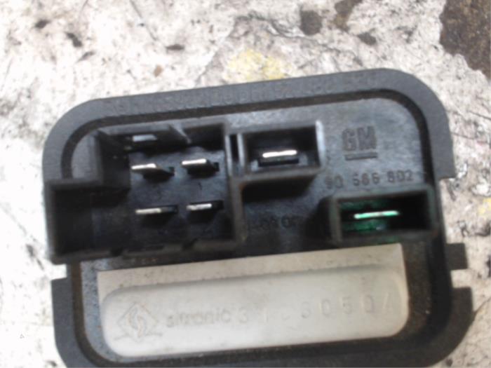 Heater resistor Opel Zafira 1.8 16V Ecotec 52488536