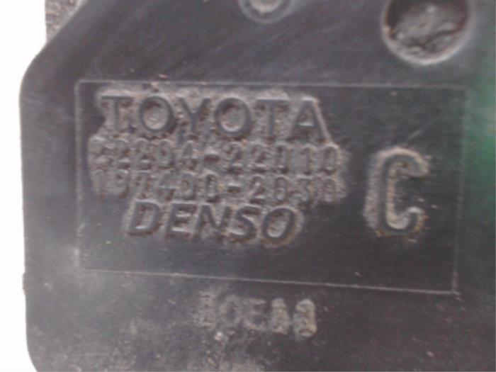 Medidor de flujo de aire de un Toyota Corolla Verso (E12) 1.8 16V VVT-i 2003