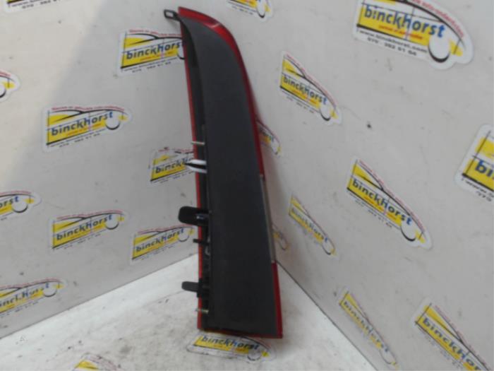 Taillight, right from a Volvo V70 (SW) 2.3 T5 20V 2000