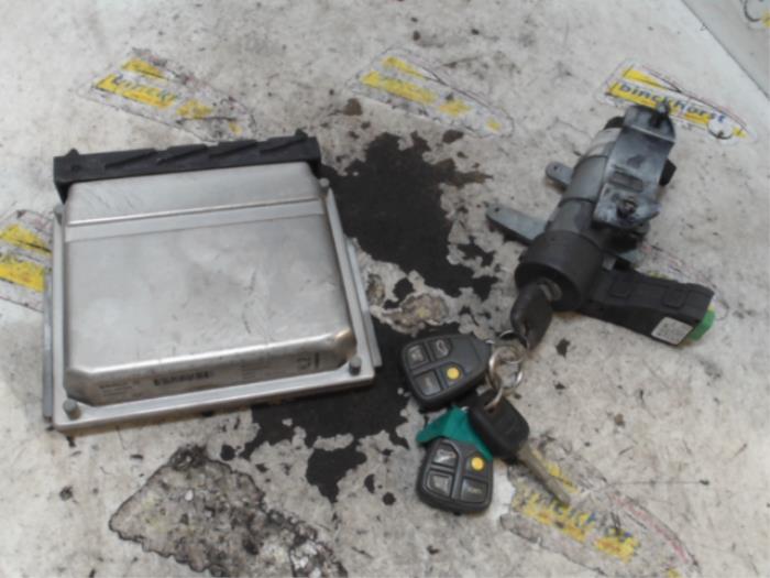 Used Ignition lock + computer Volvo V70 (SW) 2.3 T5 20V Price € 131,25 Margin scheme offered by Binckhorst BV