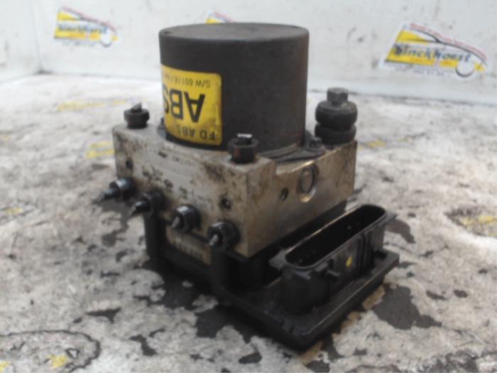Begagnade ABS-pump Hyundai i30 (FD) 1.4 CVVT 16V Pris € 52,50 Marginaltabell erbjuds av Binckhorst BV