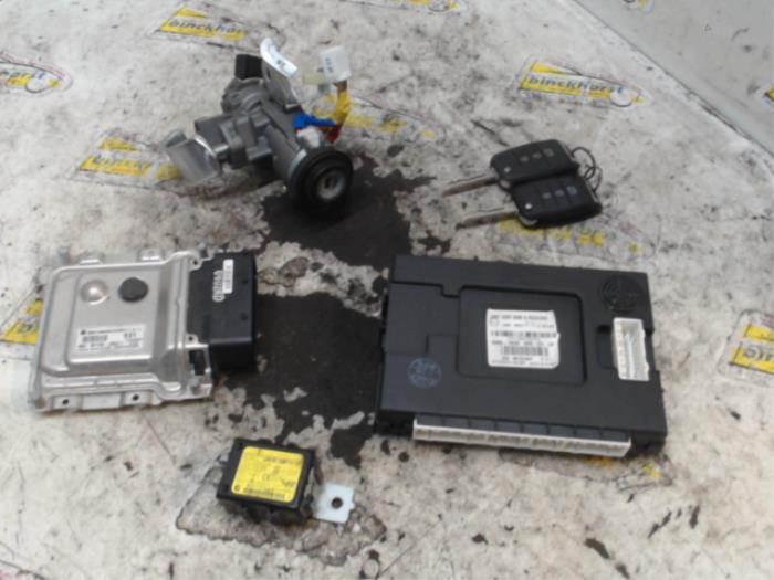 Used Ignition lock + computer Kia Rio III (UB) 1.4 CVVT 16V Price € 210,00 Margin scheme offered by Binckhorst BV