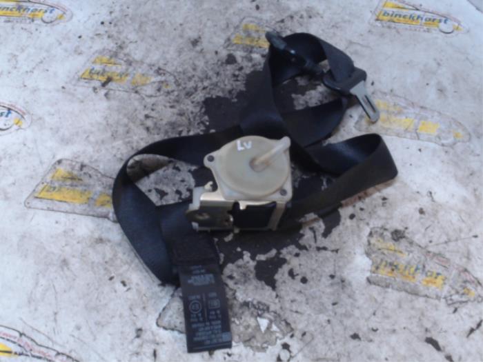 Front seatbelt, left from a Opel Corsa B (73/78/79) 1.4i 1998