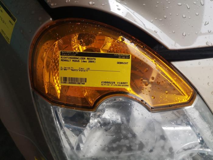 Używane Kierunkowskaz prawy Renault Modus/Grand Modus (JP) 1.4 16V Cena € 21,00 Procedura marży oferowane przez Binckhorst BV