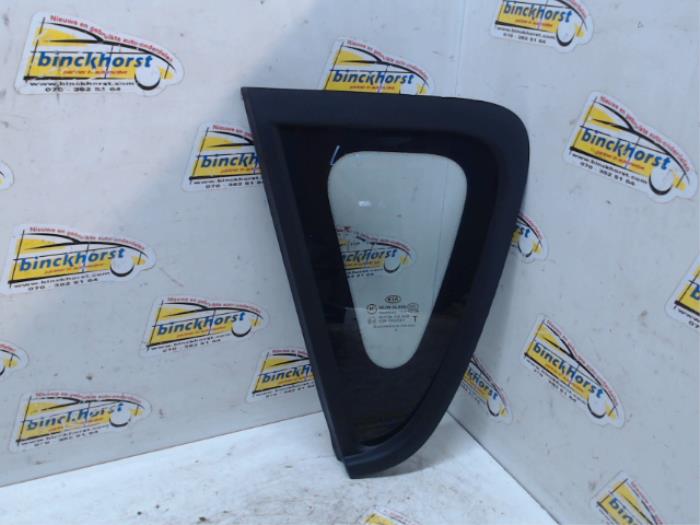 Usados Ventanilla triangular izquierda detrás Kia Soul I (AM) 1.6 CVVT 16V Precio € 42,00 Norma de margen ofrecido por Binckhorst BV
