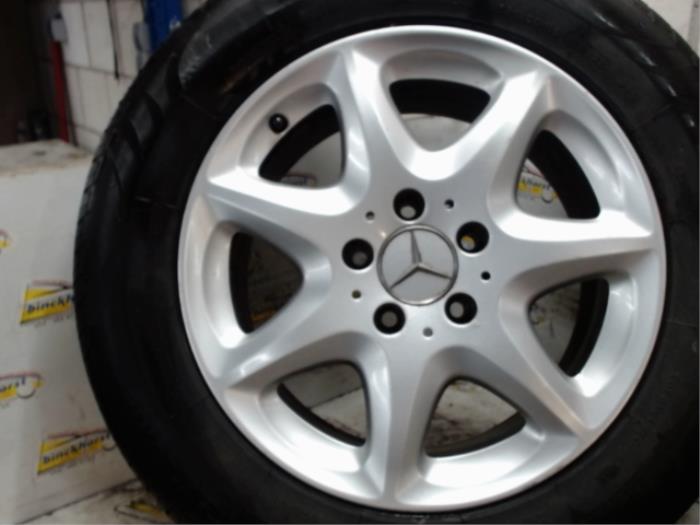Wheel from a Mercedes-Benz S (W220) 3.7 S-350 V6 18V 2003