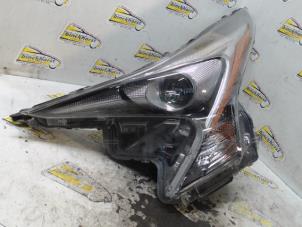Used Headlight, left Toyota Prius (ZVW5) 1.8 16V Hybrid Price € 367,50 Margin scheme offered by Binckhorst BV