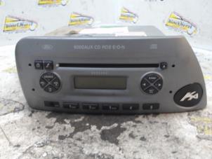 Usados Reproductor de CD y radio Ford Ka I 1.3i Precio € 42,00 Norma de margen ofrecido por Binckhorst BV